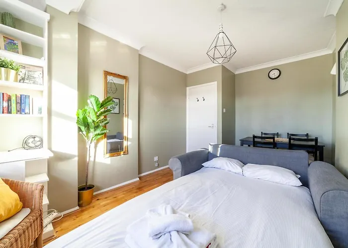 Bright And Cosy Apartment In South London